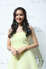 组图：女神齐聚上海!波特曼迷人章子怡网裙透视