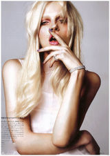 组图：最美男模宣布变性 时尚大片雌雄同体