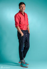 组图：于滨新写真曝光 顽皮不羁展熟男魅力