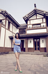 组图：姚贝娜初夏街拍曝光 温婉清新显潮范