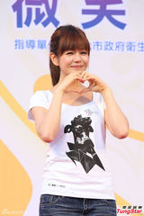 组图：陈妍希担任微笑大使 分享抗压方法