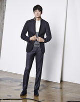 组图：演员柳演锡拍写真 尽展秋日暖男气息