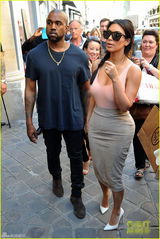 组图：卡戴珊吊带背心波涛汹涌 大秀丰满身材