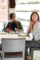 组图：张翰下岗李菲儿当导游 郑佩佩爱女探班