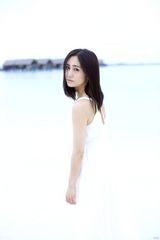 组图：刘云清新淡雅写真 展露轻熟女风采