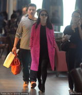 组图：李湘独自现身机场 反季节穿厚外套抢眼