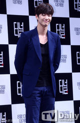 组图：韩星郑柔美出席发布会 迷你裙秀美腿