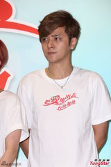 组图：吴奇隆萧亚轩等众星参加赈灾晚会