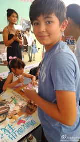 组图：逆天基因！混血兄妹超养眼 曾与王菲搭档