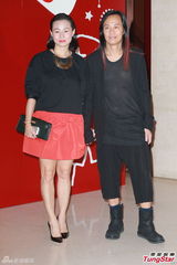 组图：郑希怡大婚热吻老公 欲为阿娇牵红线