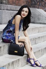 组图：秦岚时尚家居大片曝光 精致妆容小鸟依人