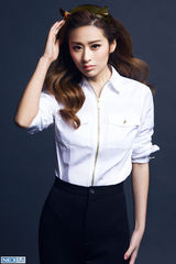 组图：颖儿白色制服写真 猫耳造型性感俏皮