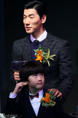 策划：情侣装Out！看明星亲子装激萌来袭