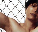 组图：日41岁男星GACKT全裸上杂志展男性肉体美