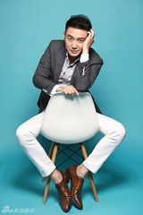 组图：巩峥新片儒雅清新 眼睛会笑被赞男神