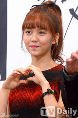 组图：韩星金素贤出席发布会 展清纯可爱
