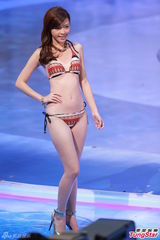 组图：港姐泳装环节吸睛 挺美乳扭蛮腰热辣辣