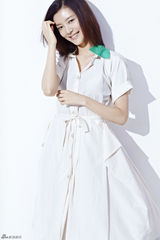组图：车晓夏日写真白裙优雅 自在享受阳光