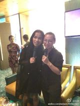 组图：韦唯为小儿子庆生周笔畅现身 众人嗨唱