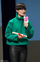 组图：李宇春话剧瘾再犯 想演《暗恋》春花