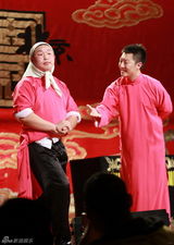 组图：增爱基金答谢相声晚会 汪小菲捧场郭德纲
