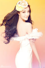 组图：刘雨欣花样美人迎春绽放