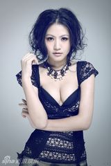 组图：杨渝渝写真活色生香 入围夕张国际电影节  