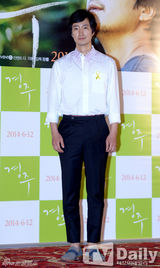 组图：申敏儿朴海日清新亮相《庆州》记者会