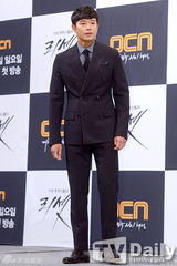 组图：韩星金素贤出席发布会 展清纯可爱