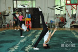 组图：杂技之路 孩子背井离乡汗泪相随