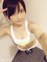 组图：日本少女自拍大赛 坦胸秀腿造型火辣