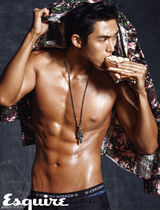 组图：2AM任瑟雍硬朗写真 大秀巧克力腹肌