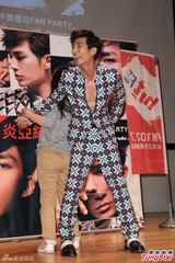 组图：炎亚纶表态自爱 注意身体从不抽烟