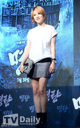 组图：长腿花美男李钟硕出席活动显羞涩