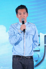 组图：曹格开启世界巡回演唱会 有望迎来老三