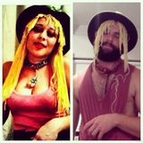 组图：外国神烦大叔模仿女孩 丰胸丁字裤齐上阵