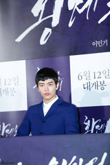 独家：《为了皇帝》首映 李民基朴成雄帅气亮相