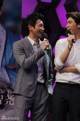 组图：古剑男神再做客快本 舞剑弄棍基情四射