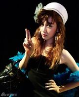 组图：潮模水原希子扮性感兔女郎 超低胸险露点