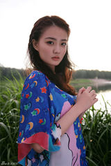 组图：徐璐丛林写真 清新灵动如凡间天使