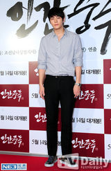 组图：金泰熙等捧场宋承宪新片 希澈咬票四次元