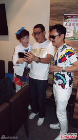 组图：四影帝齐现身为好友站台 窦靖童力挺干妈