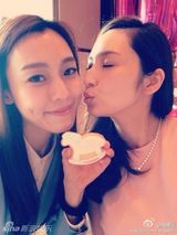 组图：吴佩慈爱女正面首曝光 百日宴范范出席