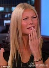 组图：小辣椒格温妮丝-帕特洛上节目 镂空小黑裙秀身材