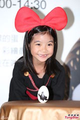 组图：乔乔cospaly化身小魔女 萌样超卡哇伊