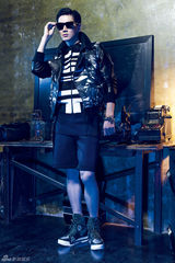 组图：鲍春来迷幻色彩大片尽显帅气型男魅力