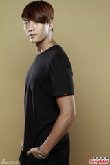 组图：陈伟霆帅气写真曝光 变身忧郁王子