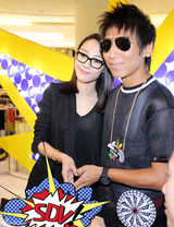 组图：李晨Nic潮牌概念店开业 陈羽凡夫妇现身支持