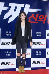 独家：崔丹尼尔宣传新片戴眼镜似哈利波特