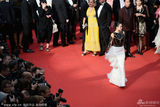 组图：戛纳开幕红毯 章子怡拖尾白纱裙惊艳亮相